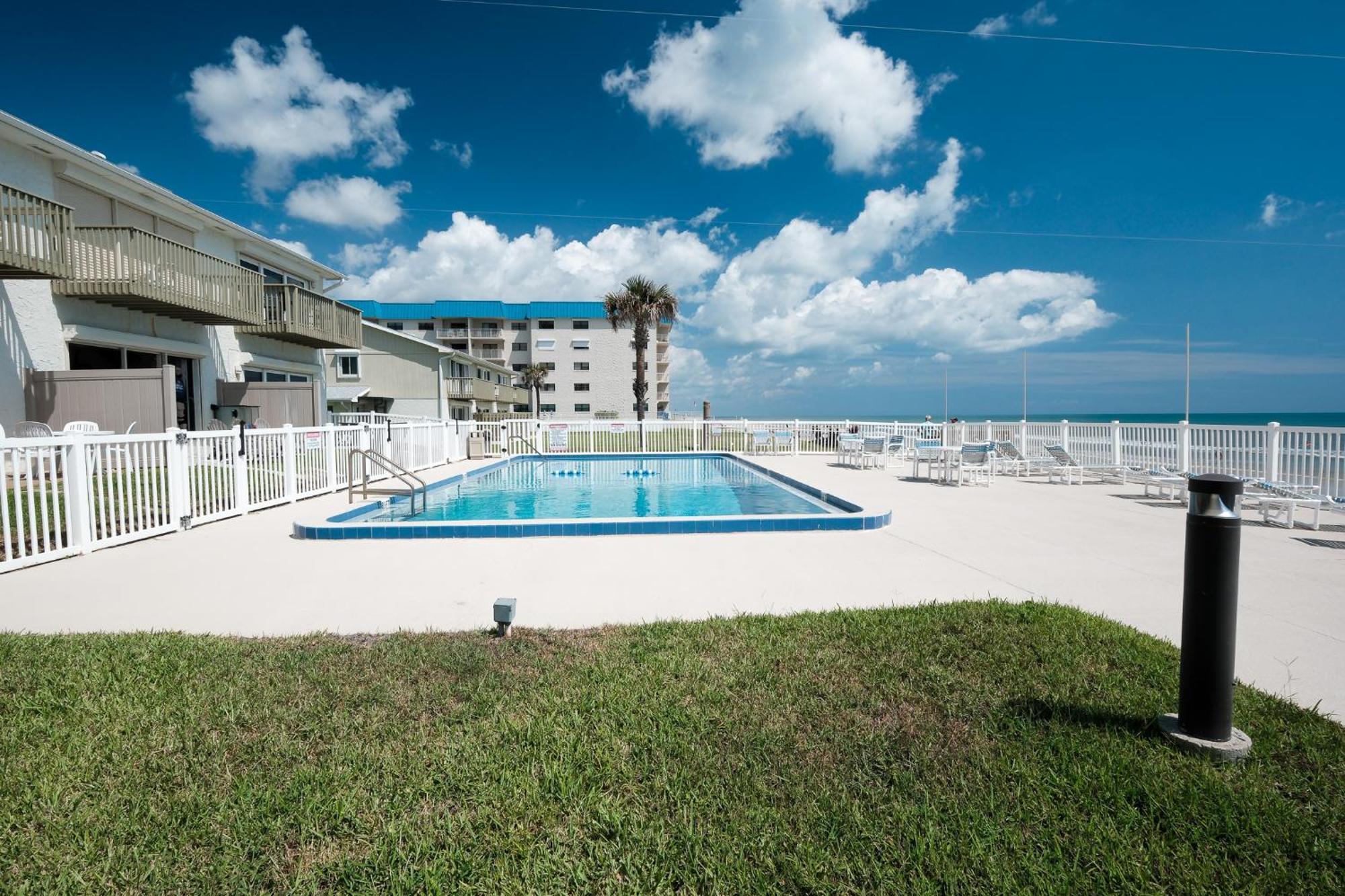 Oceanside Village Townhouse No Drive New Smyrna Beach, Private Ground Floor Patio W Grill Exterior photo